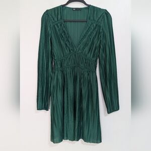 Zara Emerald Green Pleated Long Sleeve V Neck Mini Dress Size Medium
